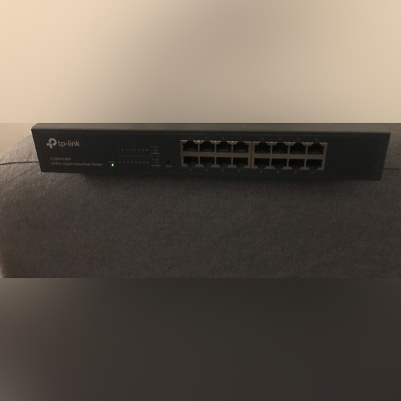 Fully Working TPLink Smart 16 Port Switch - Picture 2 of 4